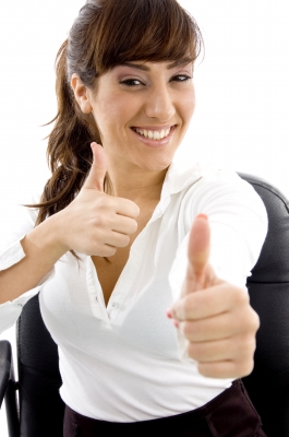 woman-with-2-thumbs-up
